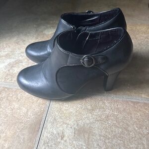 Black heeled booties size 7